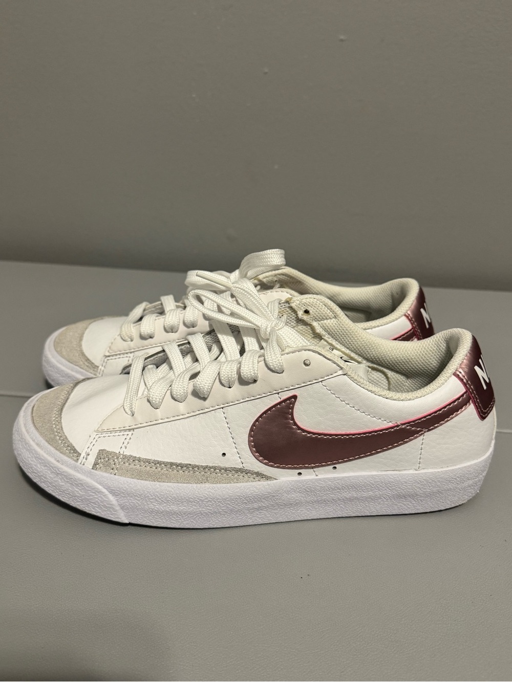 Nike Blazer Low '77 GS White / Pink Glaze Metallic Bronze Size 6Y / Women's 7.5